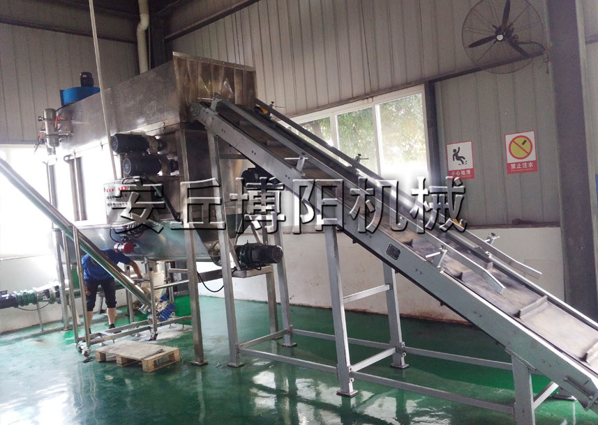 石灰粉自動拆包機的特點 無塵自動破袋機應(yīng)用廣泛